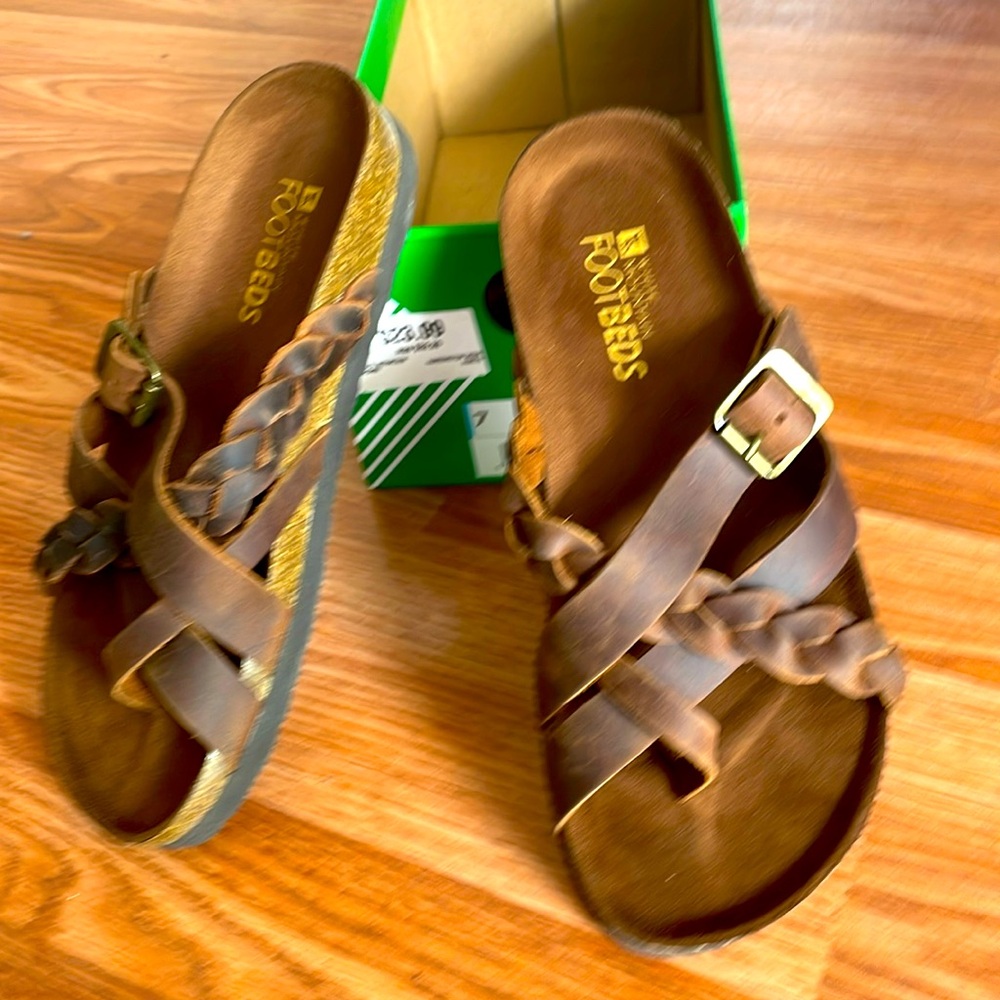 Footbeds sandals size 7, never worn Brand new